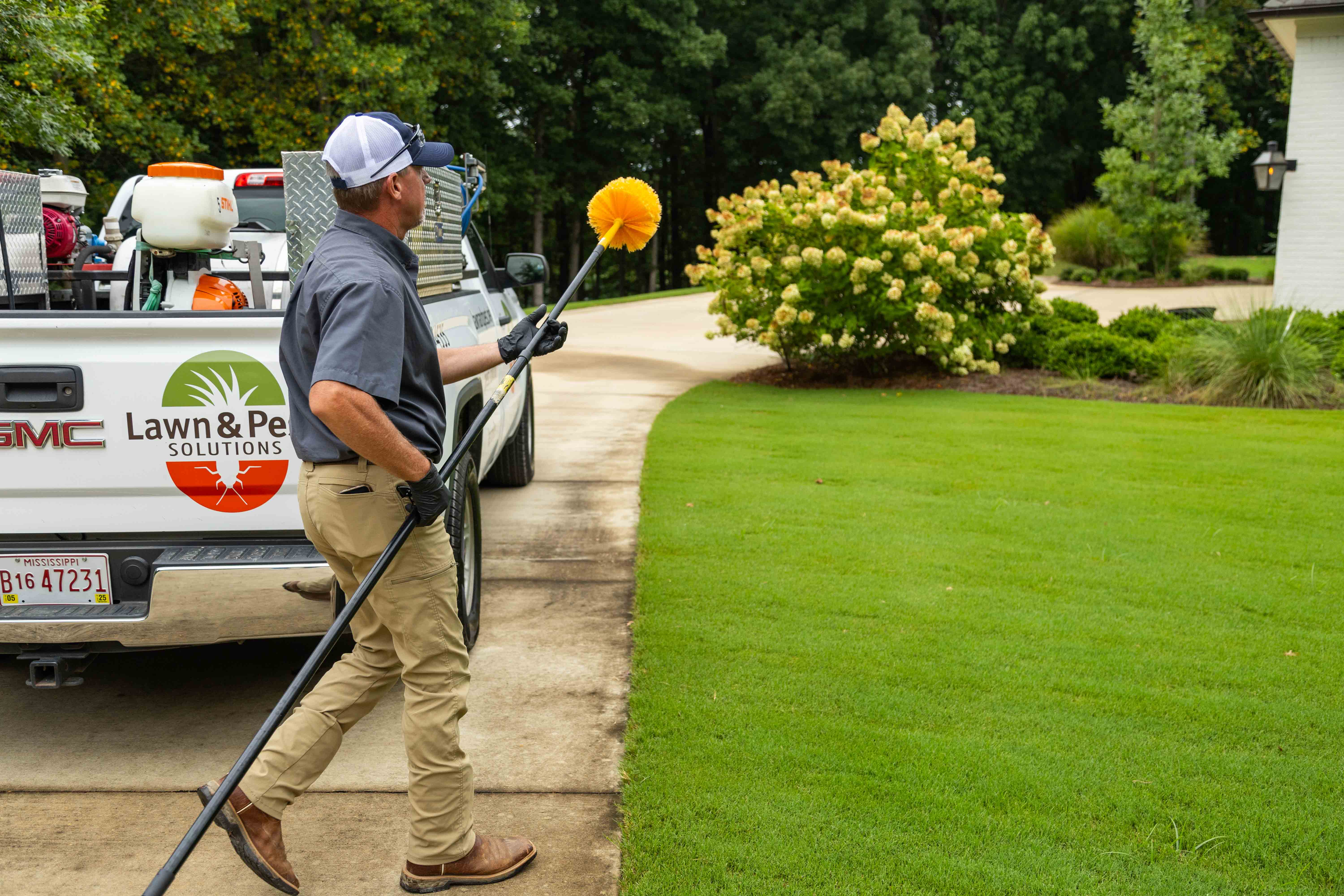 pest control tech crew truck spider brush cleaner